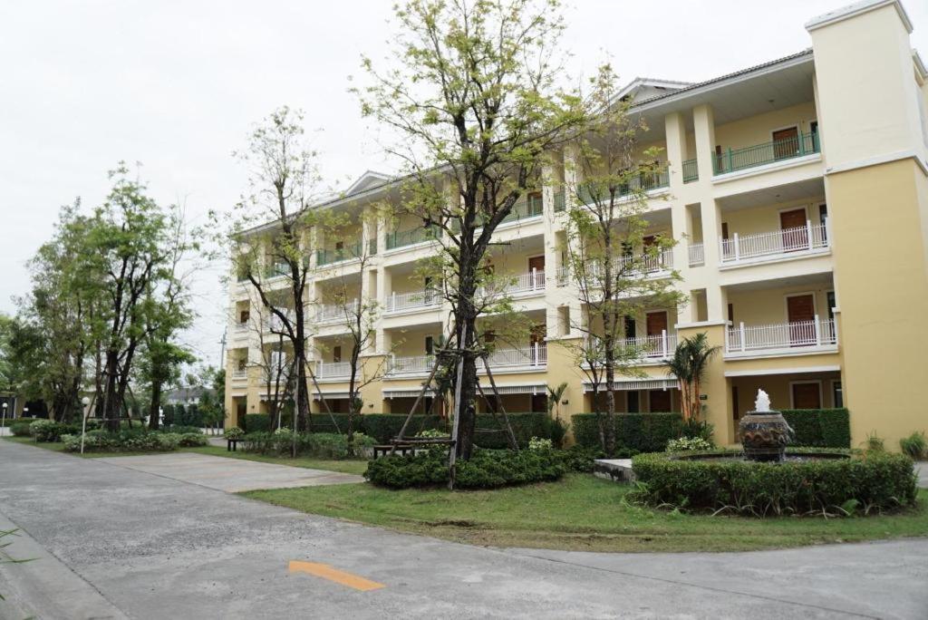 The One Residence Hotel Bangkok Eksteriør billede