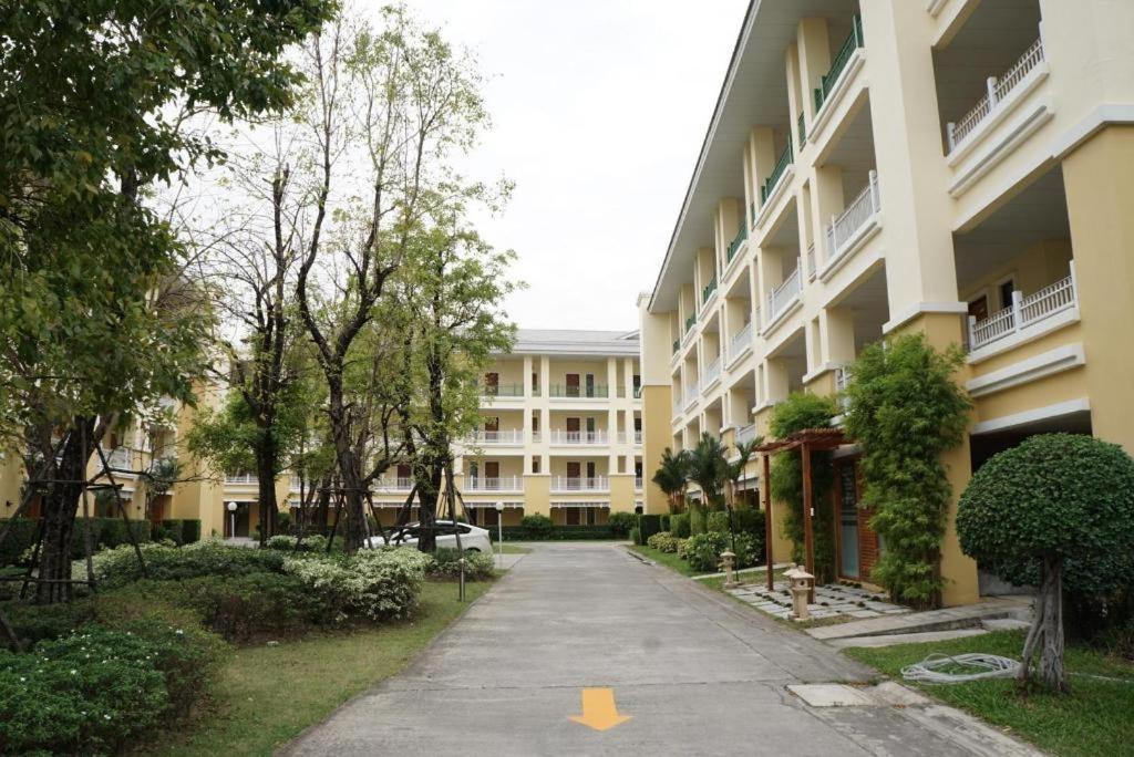 The One Residence Hotel Bangkok Eksteriør billede